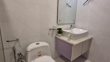 Villa, 5 Bedrooms, Accessible, Balcony | Bathroom