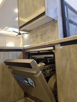 Villa, 5 Bedrooms, Accessible, Balcony | Interior