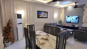 Villa, 5 Schlafzimmer, barrierefrei, Balkon | Esszimmer