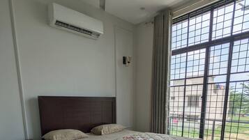2 habitaciones, tabla de planchar con plancha, wifi y ropa de cama