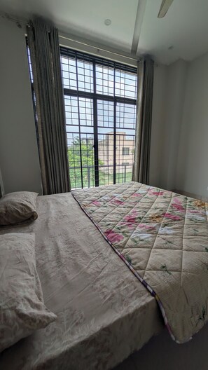2 habitaciones, tabla de planchar con plancha, wifi y ropa de cama