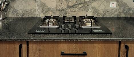 Four Ă micro-ondes, un four, surface de cuisson