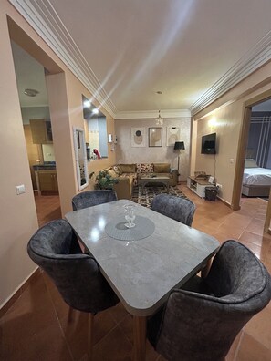 Dining - Marrakech Gueliz - Chic apartment with pool and full modern amenities (Marrakech)
