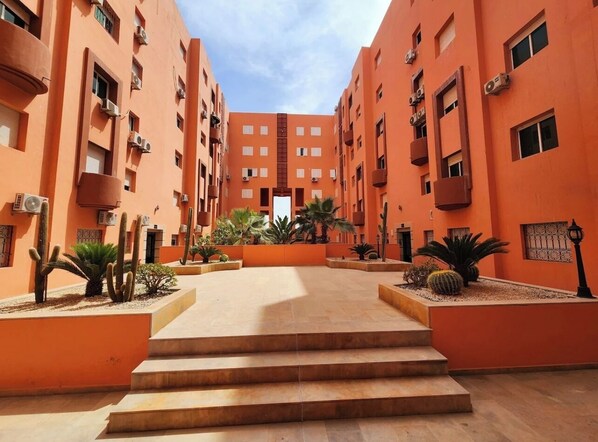 Exterior - Marrakech Gueliz - Chic apartment with pool and full modern amenities (Marrakech)