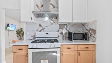 Stovetop, coffee/tea maker, electric kettle, toaster