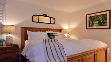 1 bedroom, desk, iron/ironing board, WiFi