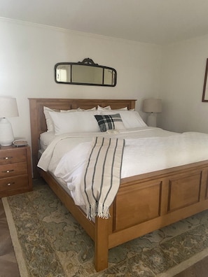 1 bedroom, desk, iron/ironing board, WiFi