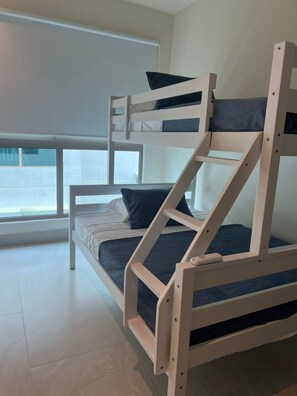 2 室のベッドルーム、アイロン / アイロン台、WiFi、ベッドシーツ