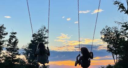 Mountainside Cabin – Bristol, Vermont
Unplug. Relax. Reconnect with Nature.