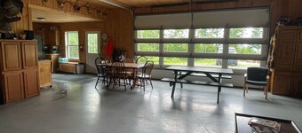 Mountainside Cabin – Bristol, Vermont
Unplug. Relax. Reconnect with Nature.