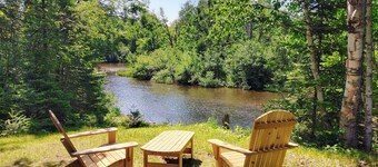 River Retreat-Cozy Cabin on 3 Acres in Hayward