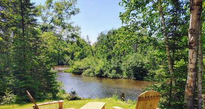 River Retreat-Cozy Cabin on 3 Acres in Hayward