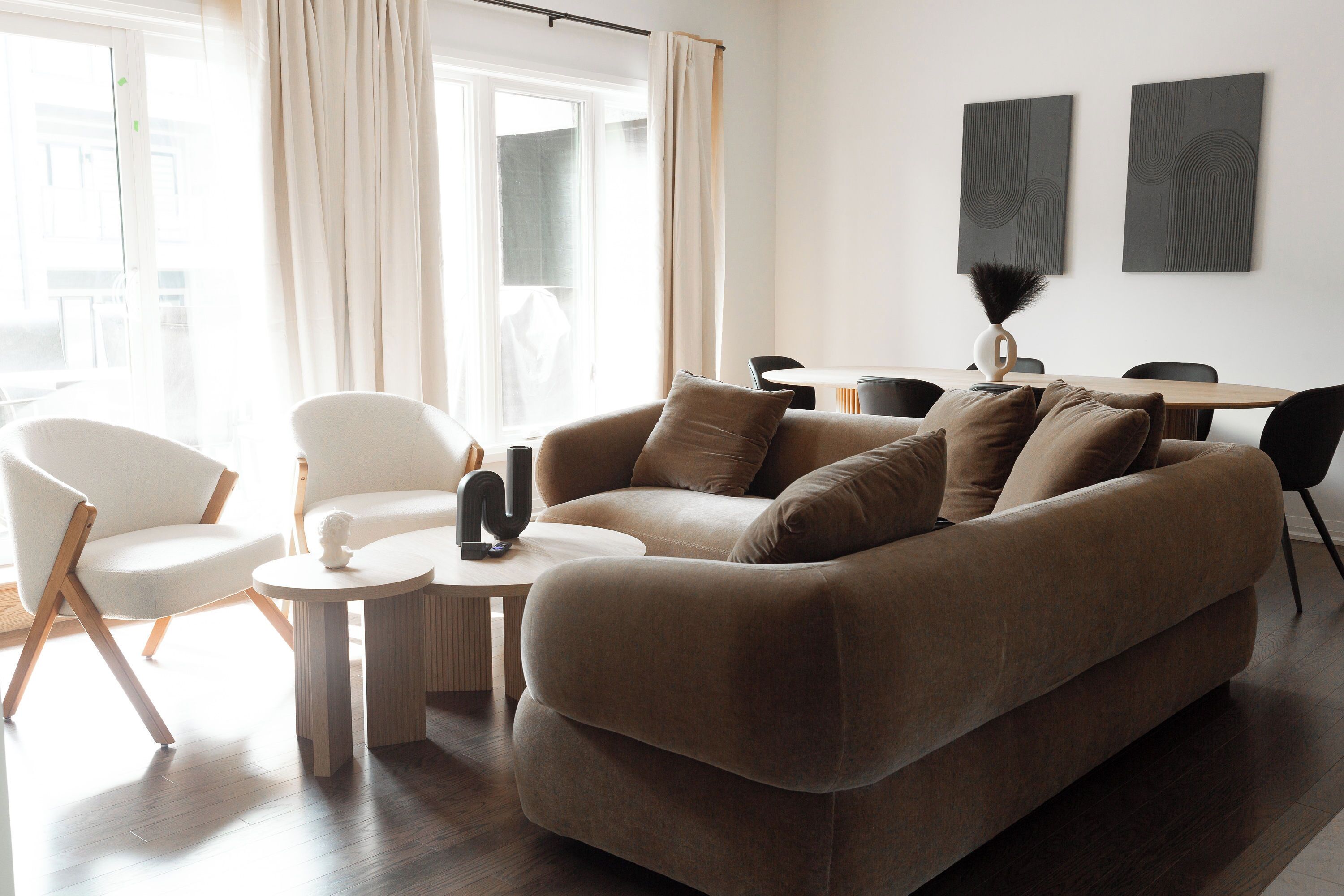 Een smart-tv en een open haard