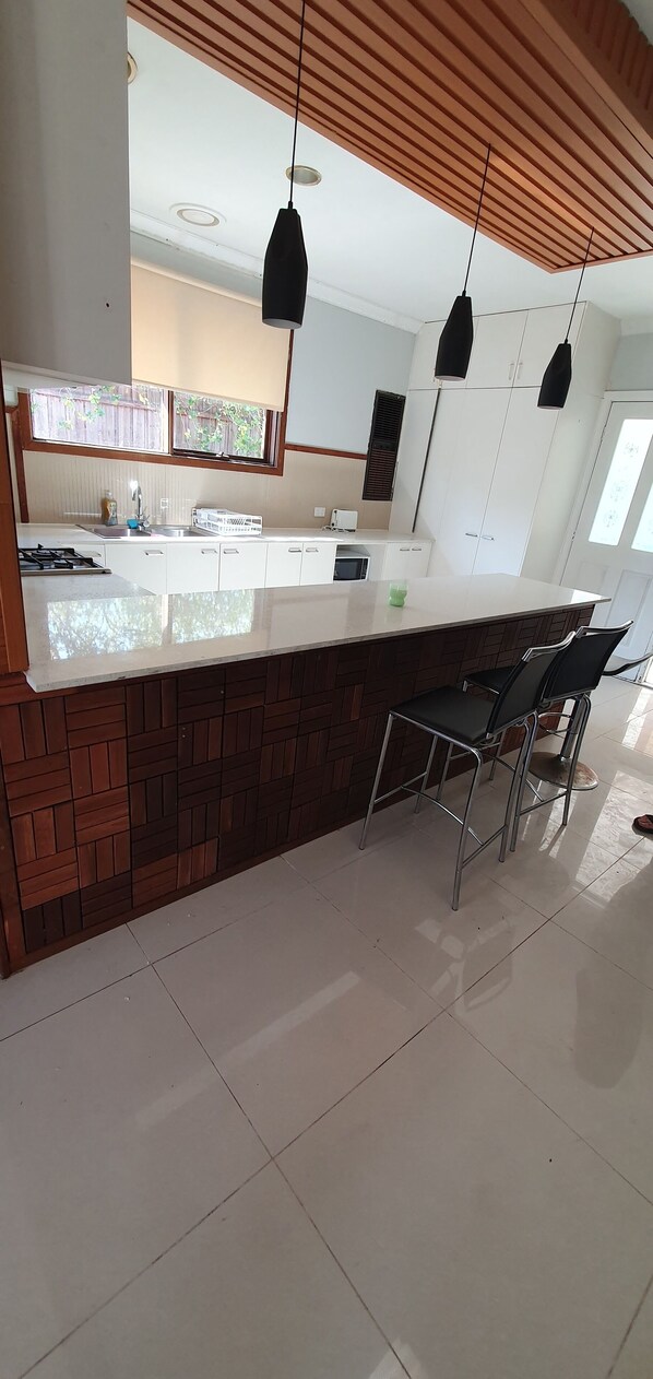 Private kitchen - Entire House-close to Supermarket/gym/Restaurants (Melton)