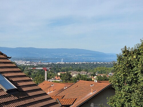 Charmant Duplex T3, 67m2 terrasse extérieur de 13m2, 1km de Genève, parking box.