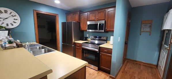 Microwave, dishwasher
