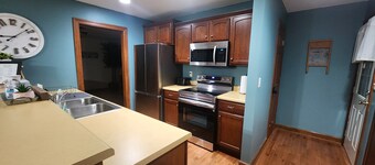 Cozy & inviting house in Holts Summit. 10 minutes from Jefferson City.