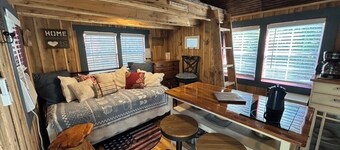 Cozy hobby farm cabin under the stars!