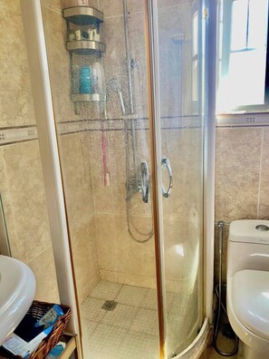 Apartment, 1 Bedroom, Smoking | Bathroom