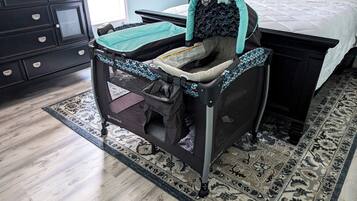 3 bedrooms, travel crib, free WiFi, bed sheets