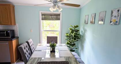 3-bedroom Private Forest Retreat Home with Wifi and Full Kitchen