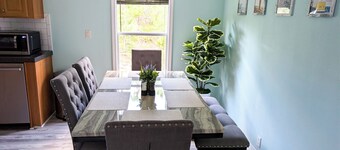 3-bedroom Private Forest Retreat Home with Wifi and Full Kitchen