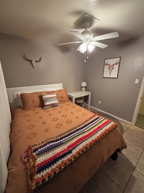 4 bedrooms, desk, iron/ironing board, travel cot