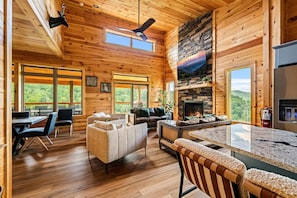 Smart TV, fireplace