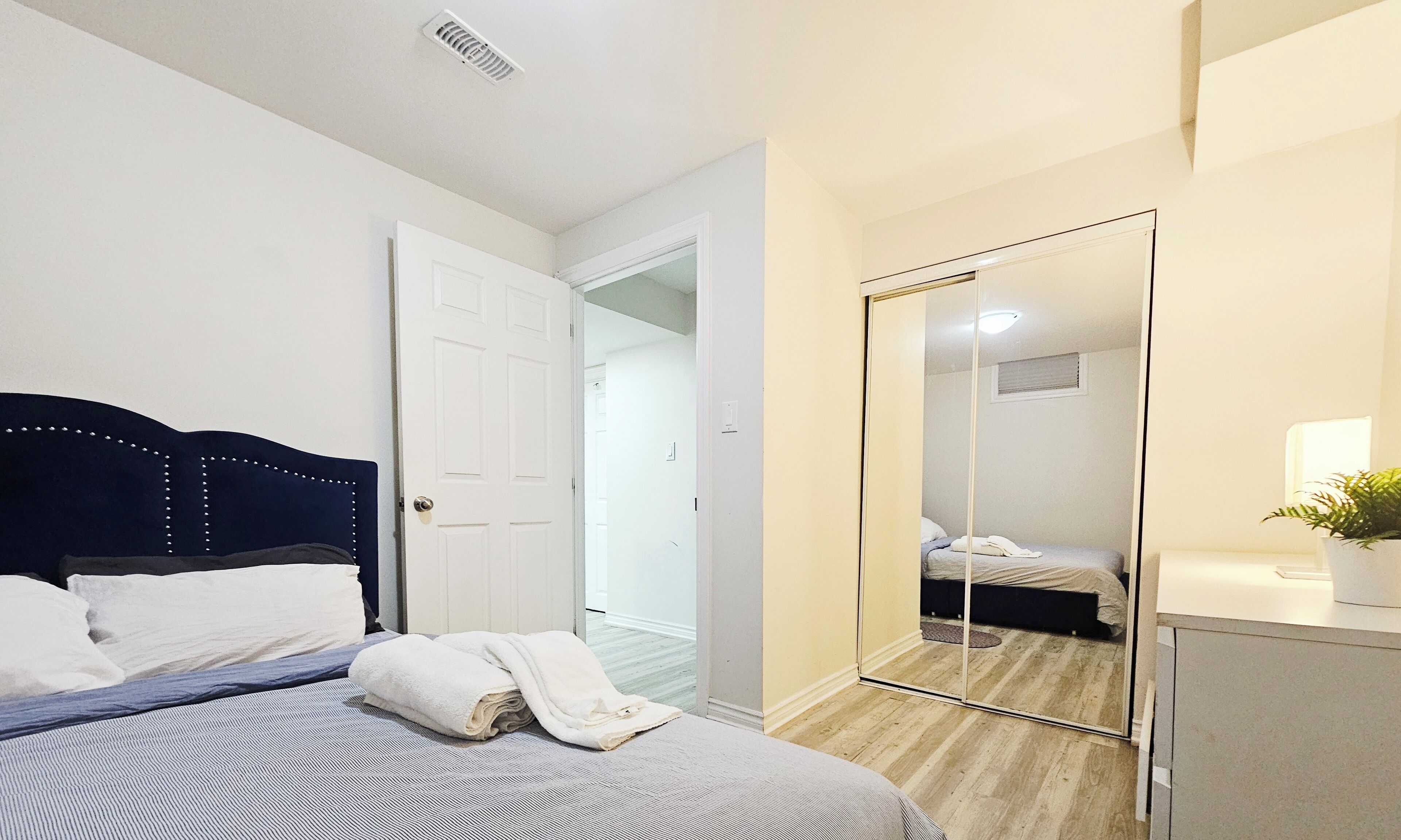 1 habitación, tabla de planchar con plancha, wifi y ropa de cama 