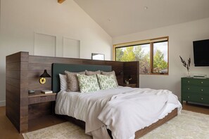 5 bedrooms, iron/ironing board, free WiFi, bed sheets - Mountain Momma – Modern 5BR Luxury Home in Prime Jackson Location (Jackson)