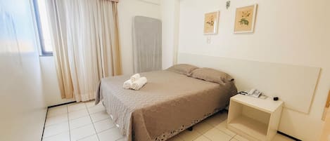 1 bedroom, bed sheets
