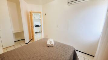 1 bedroom, bed sheets