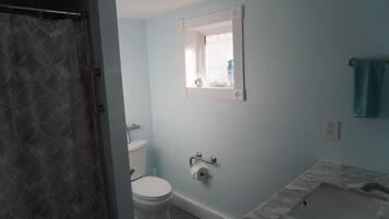 Bruser, hårtørrer, håndklæder, Sæbe