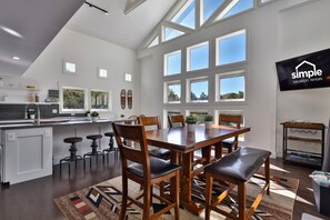 Dining - Chalet 91 at Killington - 4BR Luxury Lodge with Hot Tub, Sauna, Pool Table (Killington)