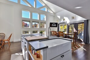 Fridge, microwave, oven, stovetop - Chalet 91 at Killington - 4BR Luxury Lodge with Hot Tub, Sauna, Pool Table (Killington)