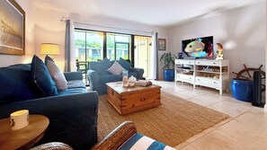 Una Smart TV, un futbolín