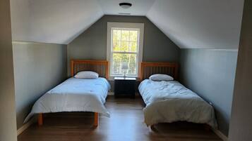 3 bedrooms, in-room safe, free WiFi, bed sheets