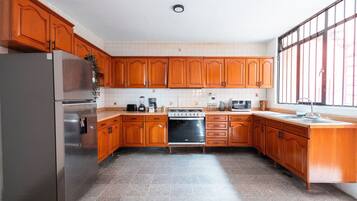 Fridge, microwave, oven, coffee/tea maker