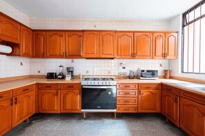 Fridge, microwave, oven, coffee/tea maker