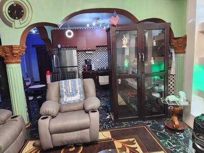 Spacious 3-bedroom house.Freetown with AC, Fitness & Entertainment,Solar Powered