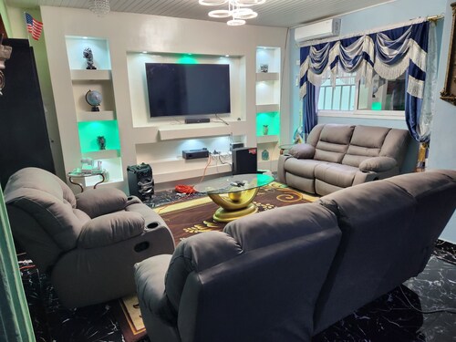Spacious 3-bedroom house.Freetown with AC, Fitness & Entertainment,Solar Powered