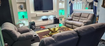 Spacious 3-bedroom house.Freetown with AC, Fitness & Entertainment,Solar Powered