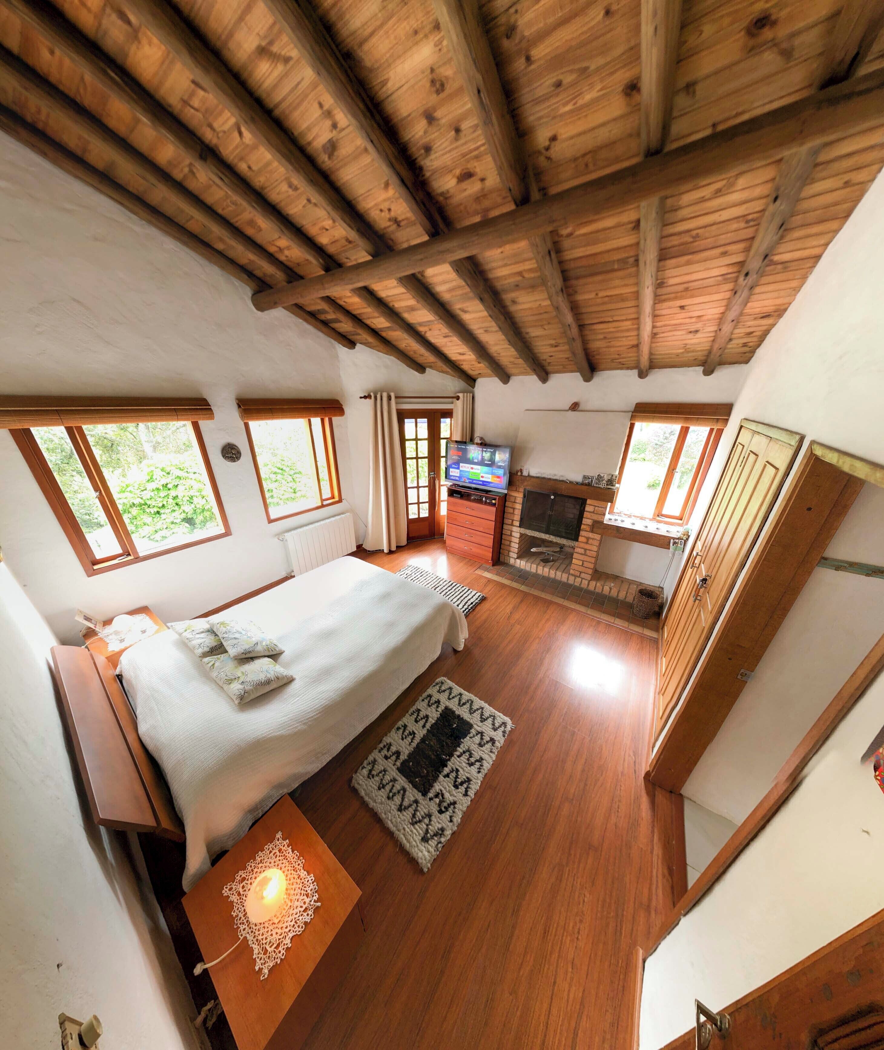 5 habitaciones, escritorio, tabla de planchar con plancha y wifi 