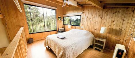 5 slaapkamers, een bureau, een strijkplank/strijkijzer, wifi