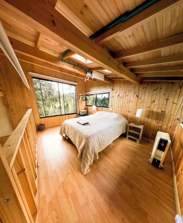 5 habitaciones, escritorio, tabla de planchar con plancha y wifi