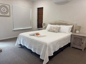 2 habitaciones, tabla de planchar con plancha, wifi y ropa de cama 