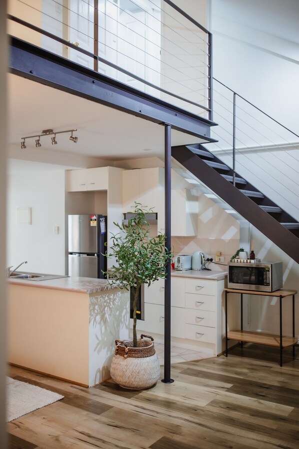 Fridge, microwave, oven, stovetop