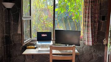 1 habitación, tabla de planchar con plancha, wifi y ropa de cama