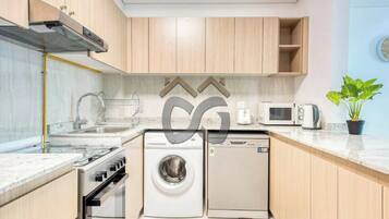 Mikrowelle, Ofen, Herdplatte, Geschirrspüler