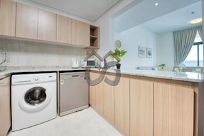 Micro-ondes, four, plaque de cuisson, lave-vaisselle
